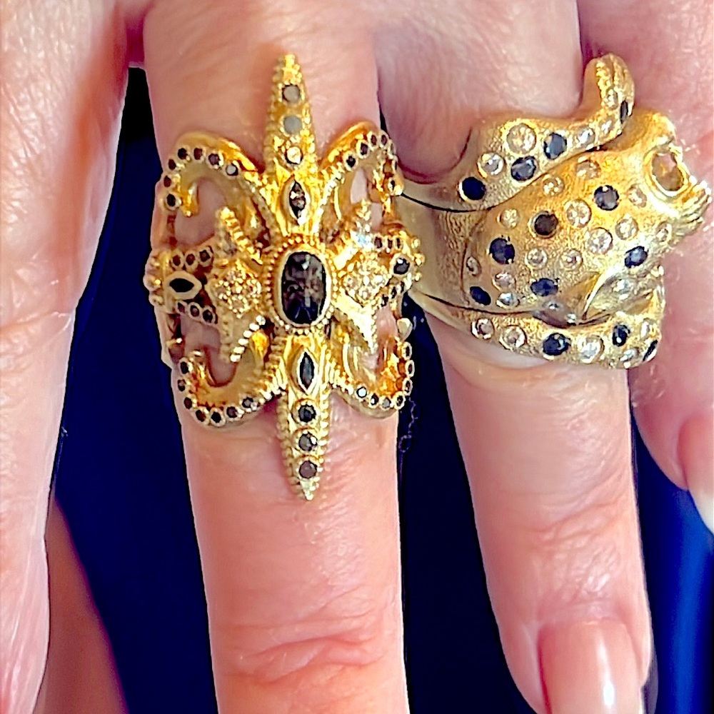 18k Gold diamond and sapphire Fleur-de-Lis Ring - Picture 16 of 17